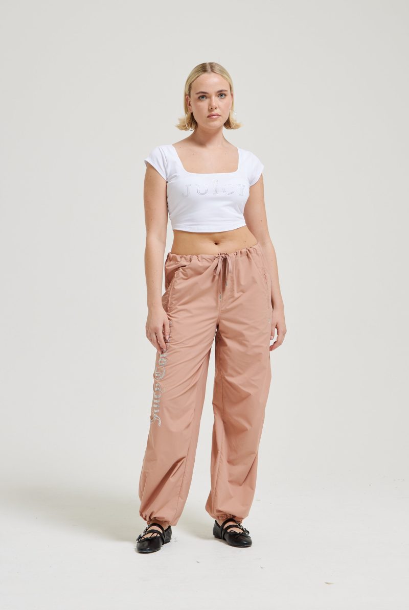 REGALSQUARENECKCROPPEDTEE JCBCT224831 117 WHITEANDAYLALEGLOGOPARACHUTEPANTS JCWBJ24306 681 CAFEAULAIT